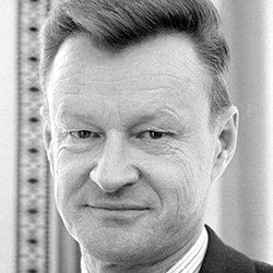 headshot of Zbigniew Brzezinski 