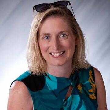 Teri Finneman headshot