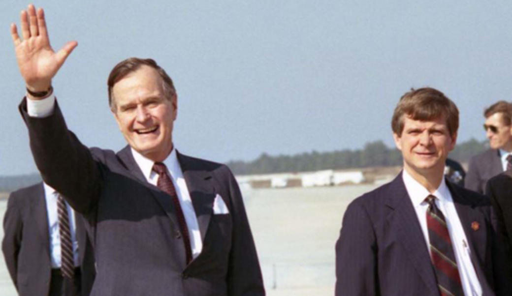 bush waving at reporters